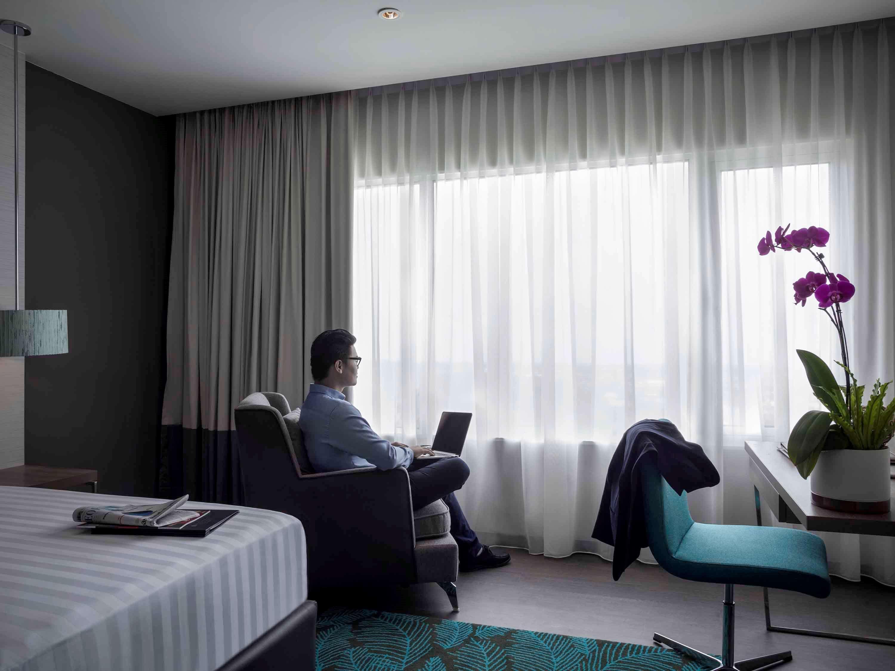 Pullman Miri Waterfront Ξενοδοχείο Εξωτερικό φωτογραφία A room at the hotel