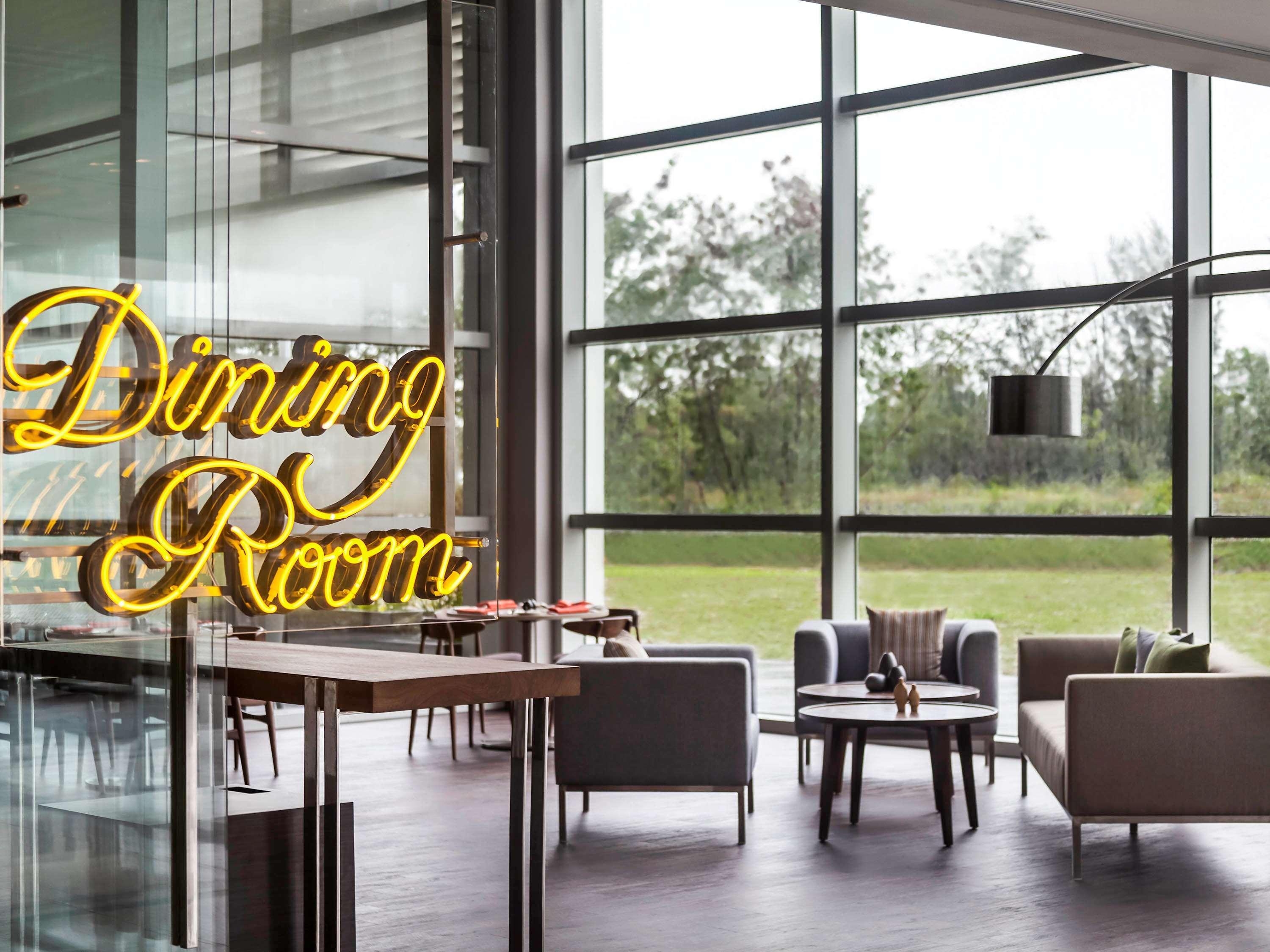 Pullman Miri Waterfront Ξενοδοχείο Εξωτερικό φωτογραφία Dining Room