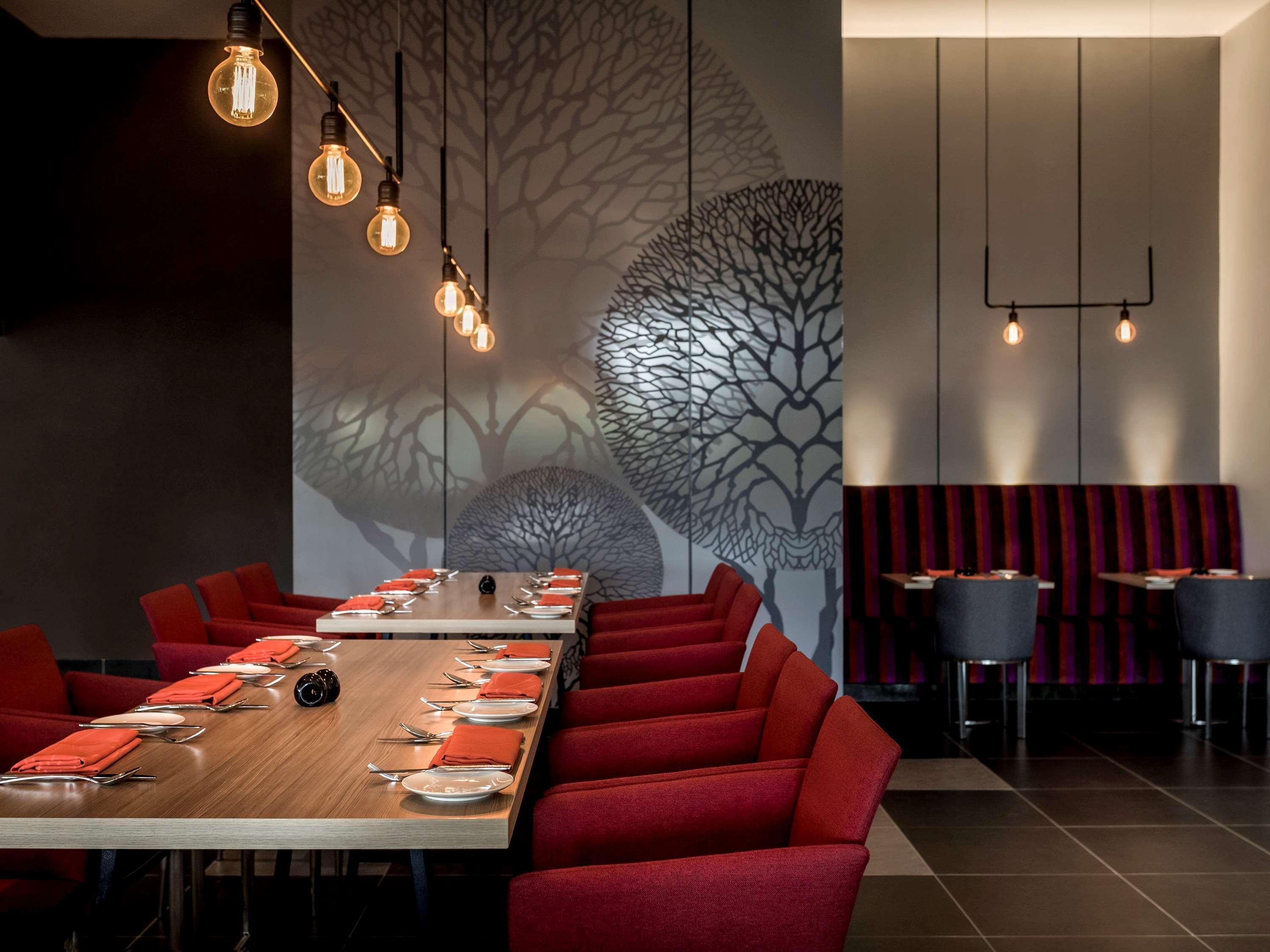 Pullman Miri Waterfront Ξενοδοχείο Εξωτερικό φωτογραφία The interior of the restaurant
