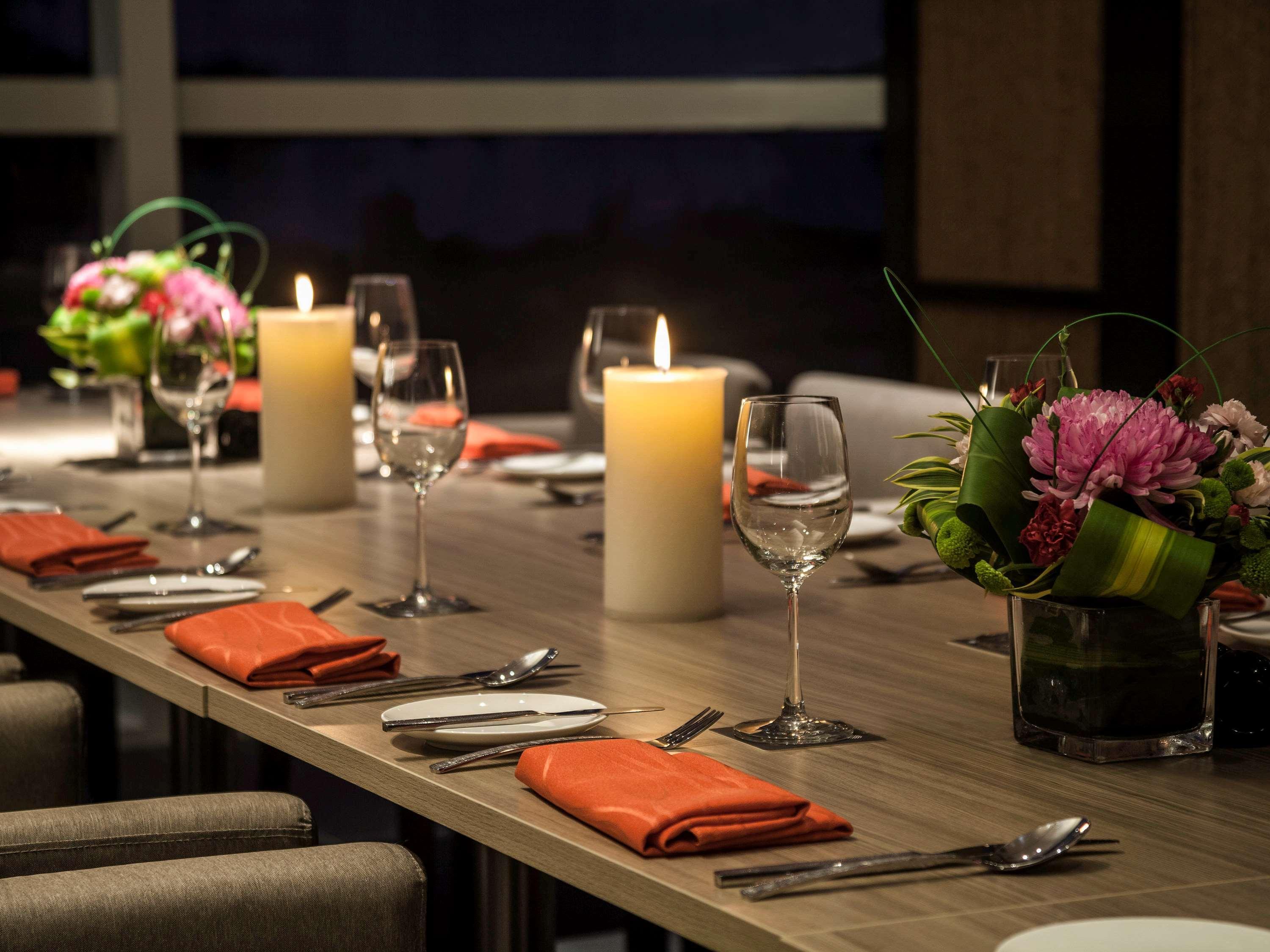 Pullman Miri Waterfront Ξενοδοχείο Εξωτερικό φωτογραφία A table set for a meal