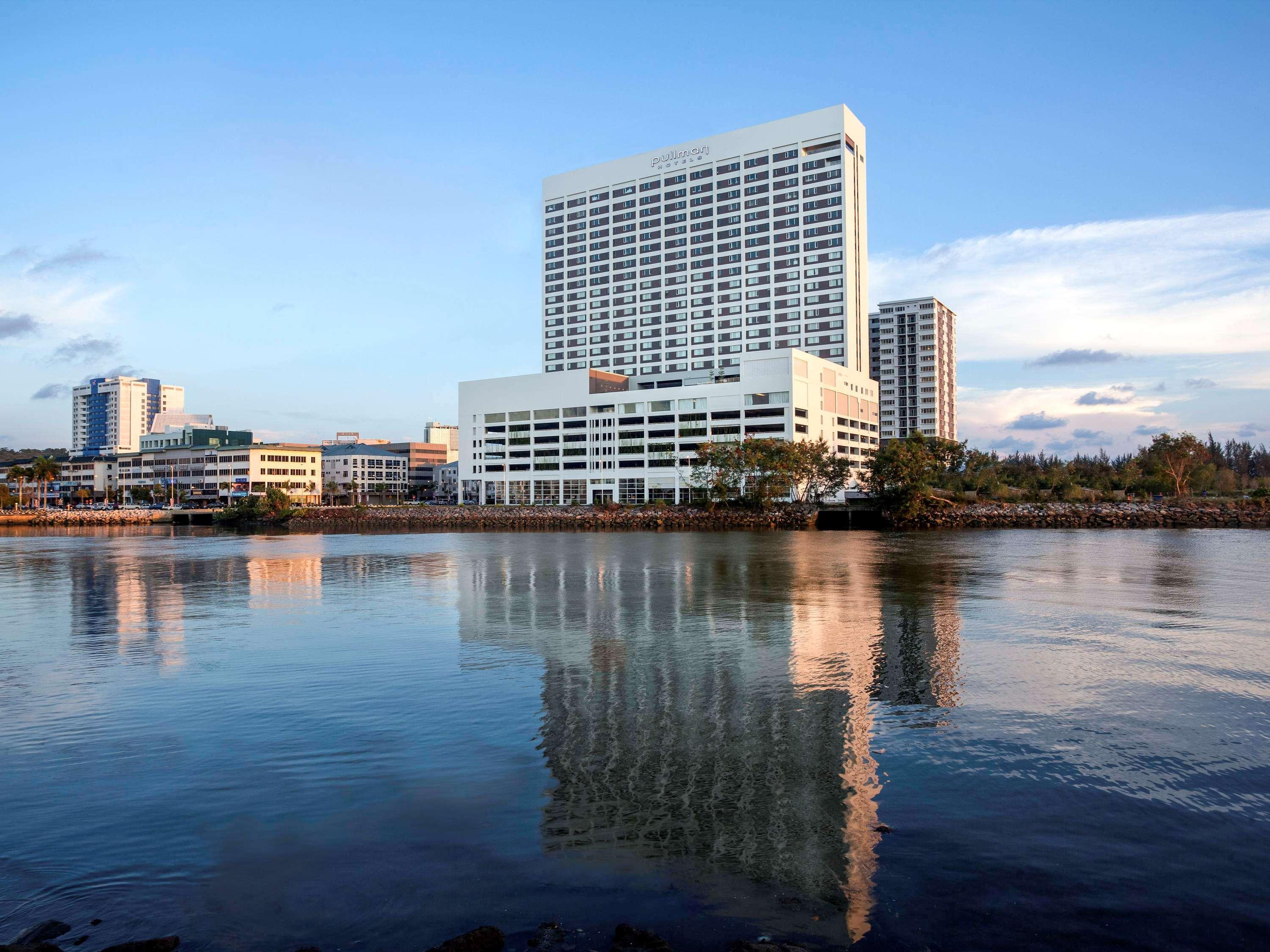 Pullman Miri Waterfront Ξενοδοχείο Εξωτερικό φωτογραφία The Harbor Tower