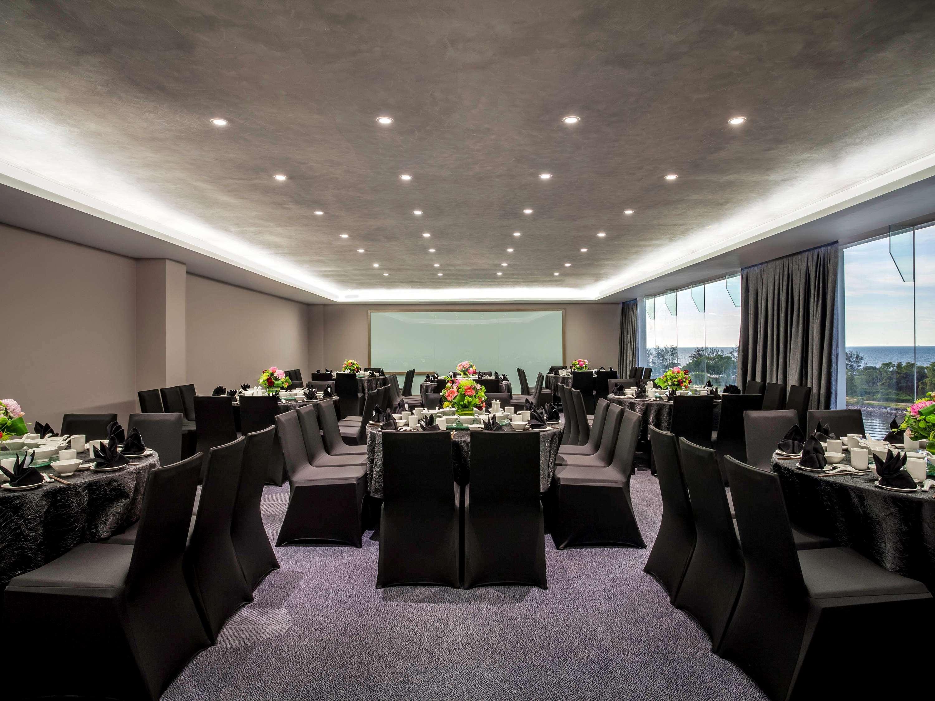 Pullman Miri Waterfront Ξενοδοχείο Εξωτερικό φωτογραφία The meeting room