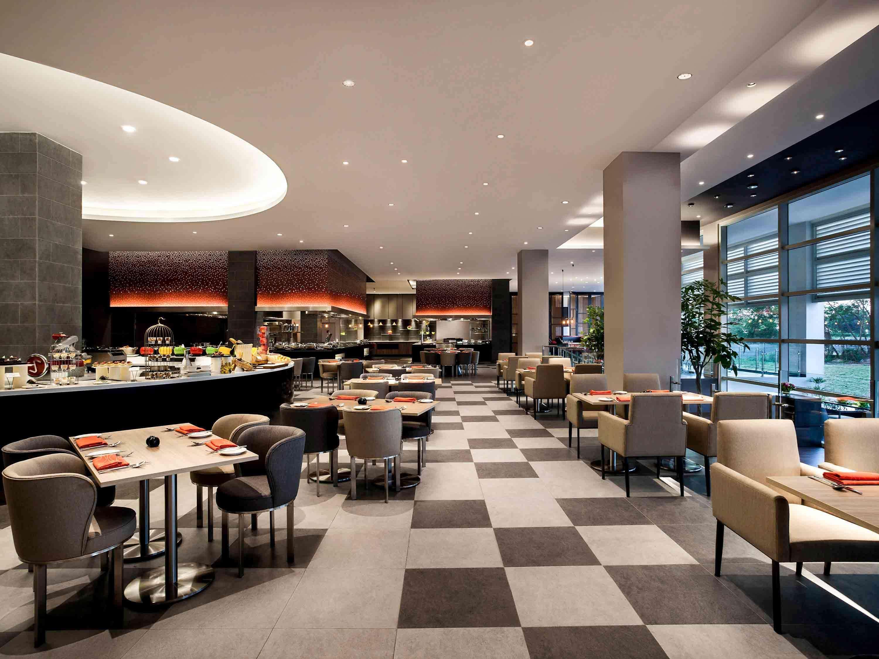 Pullman Miri Waterfront Ξενοδοχείο Εξωτερικό φωτογραφία The restaurant