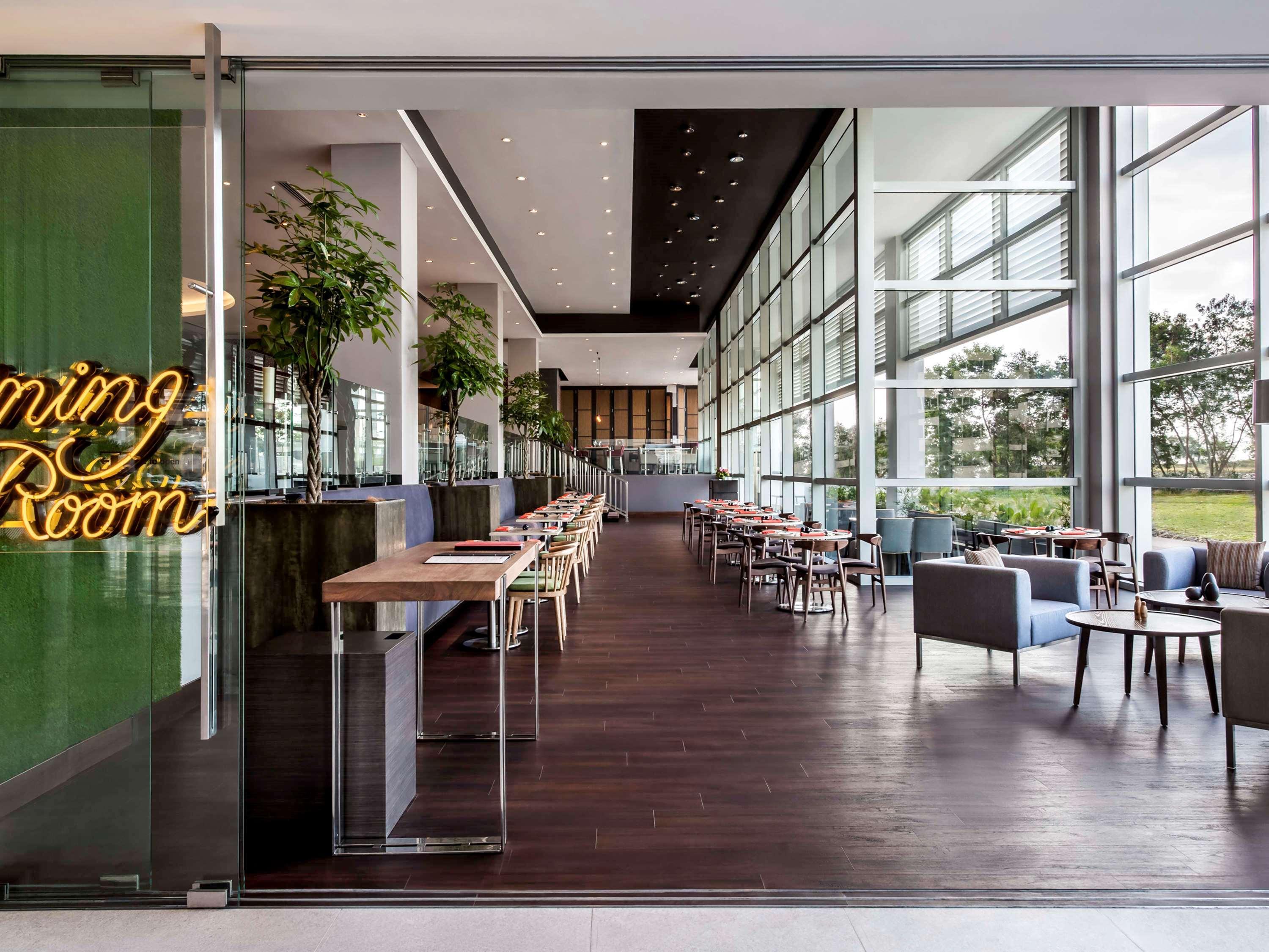 Pullman Miri Waterfront Ξενοδοχείο Εξωτερικό φωτογραφία Dining Room