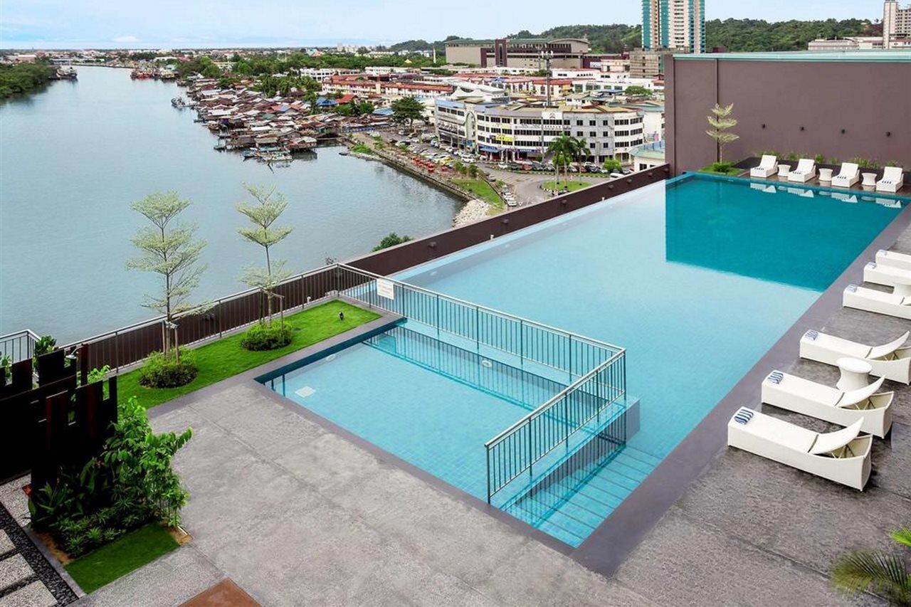Pullman Miri Waterfront Ξενοδοχείο Εξωτερικό φωτογραφία Infinity pool