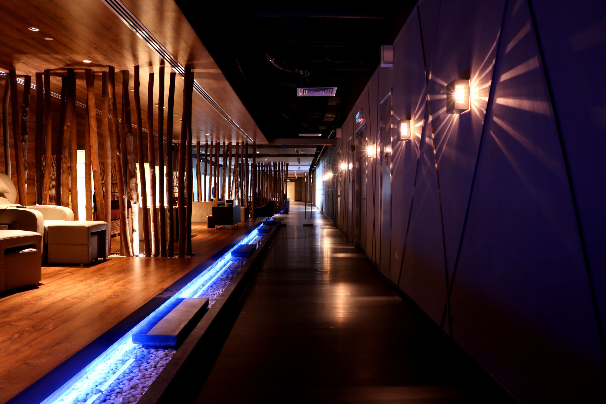 Pullman Miri Waterfront Ξενοδοχείο Εξωτερικό φωτογραφία The interior of the airport's VIP lounge