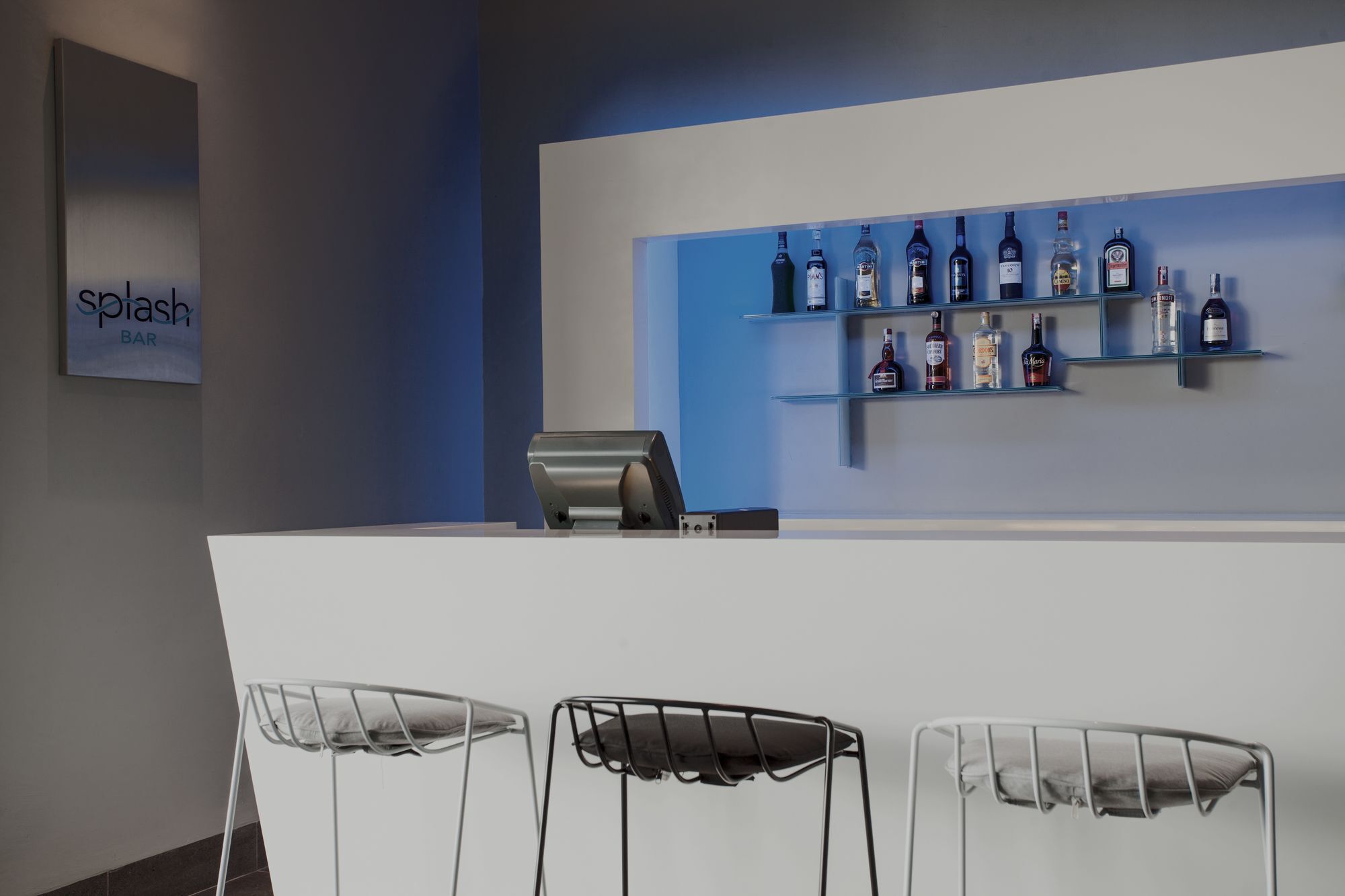 Pullman Miri Waterfront Ξενοδοχείο Εξωτερικό φωτογραφία Splash Bar