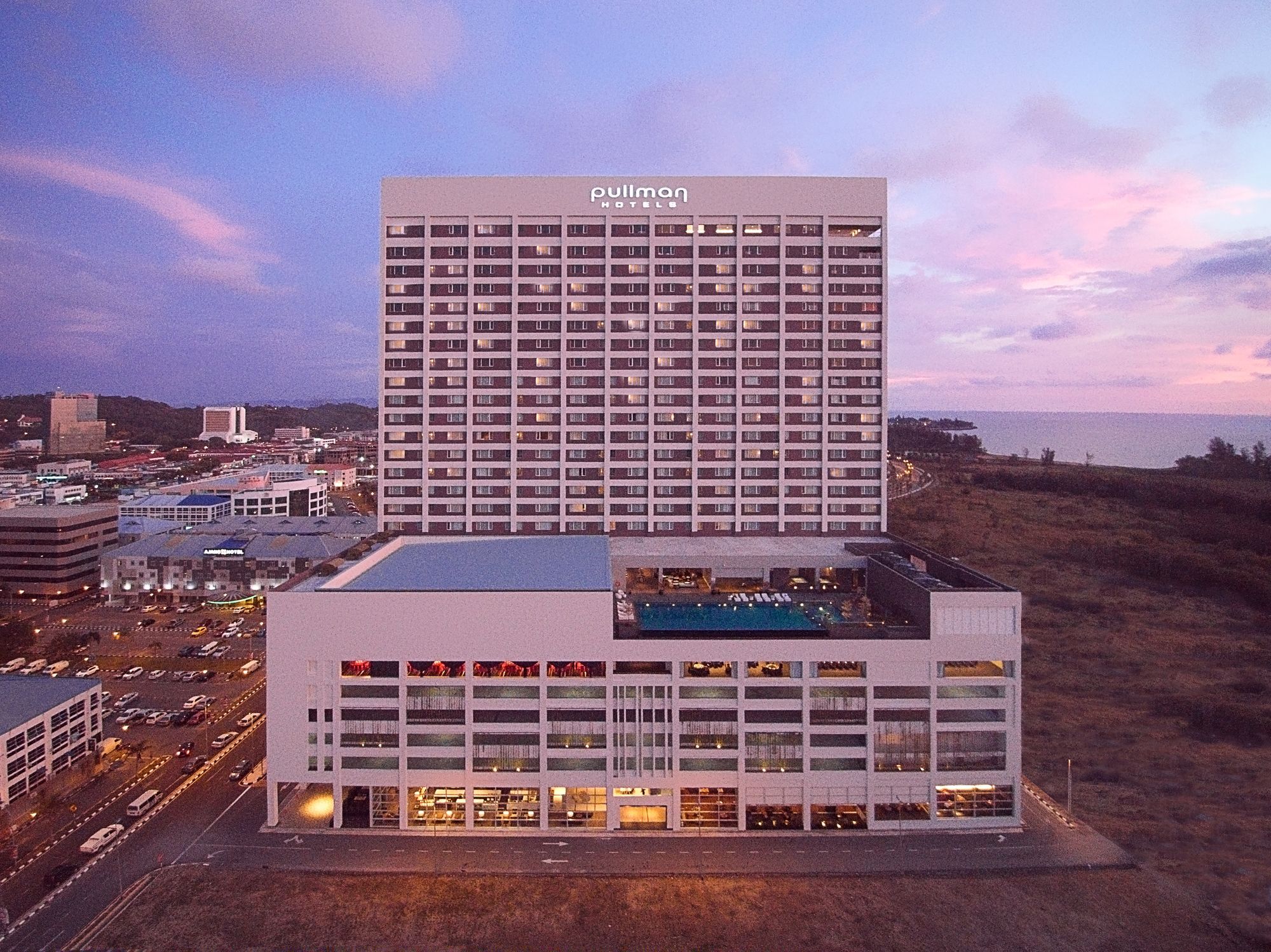 Pullman Miri Waterfront Ξενοδοχείο Εξωτερικό φωτογραφία The hotel in 2015