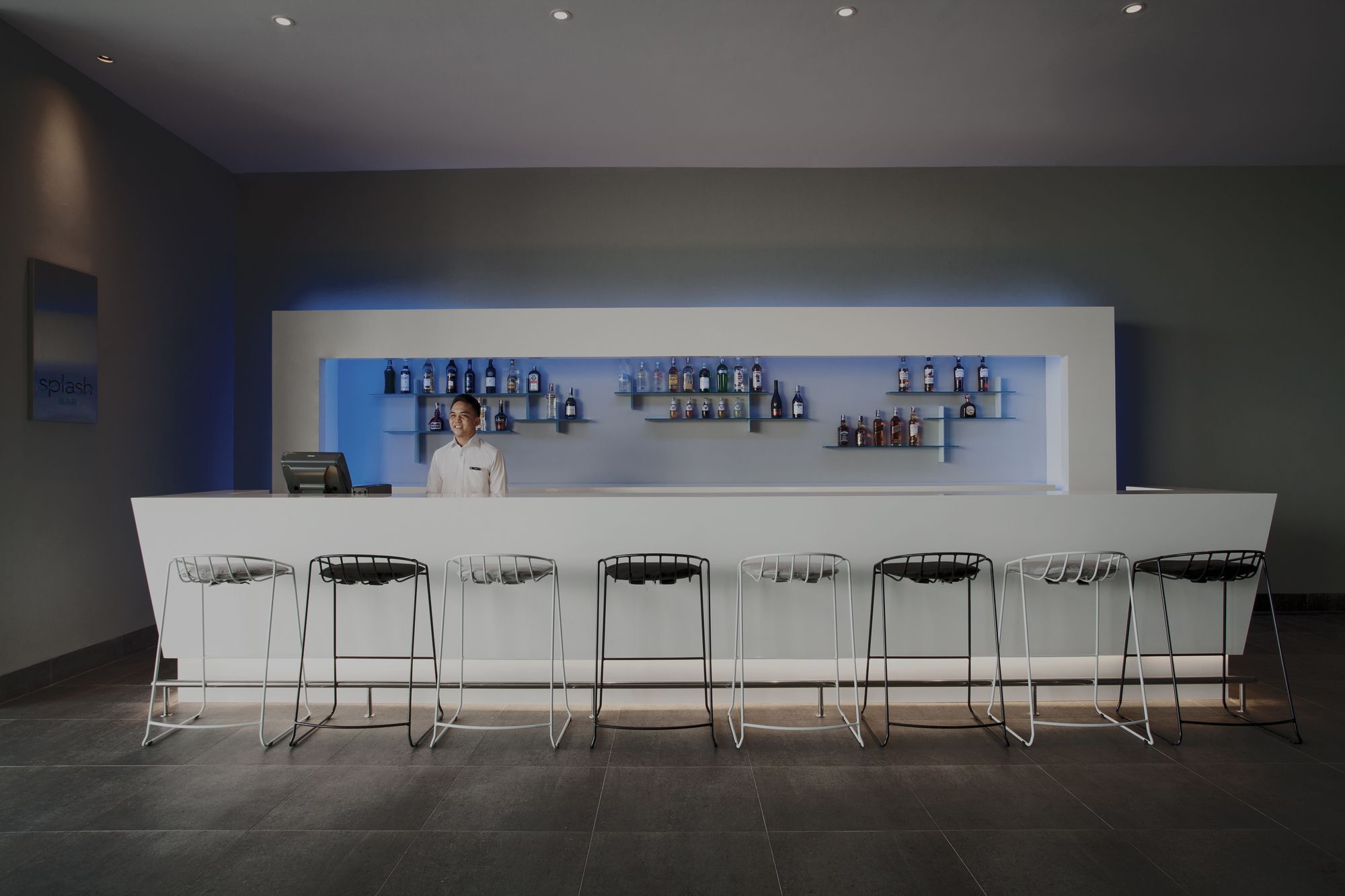 Pullman Miri Waterfront Ξενοδοχείο Εξωτερικό φωτογραφία The bar at the 2012 Olympic Village