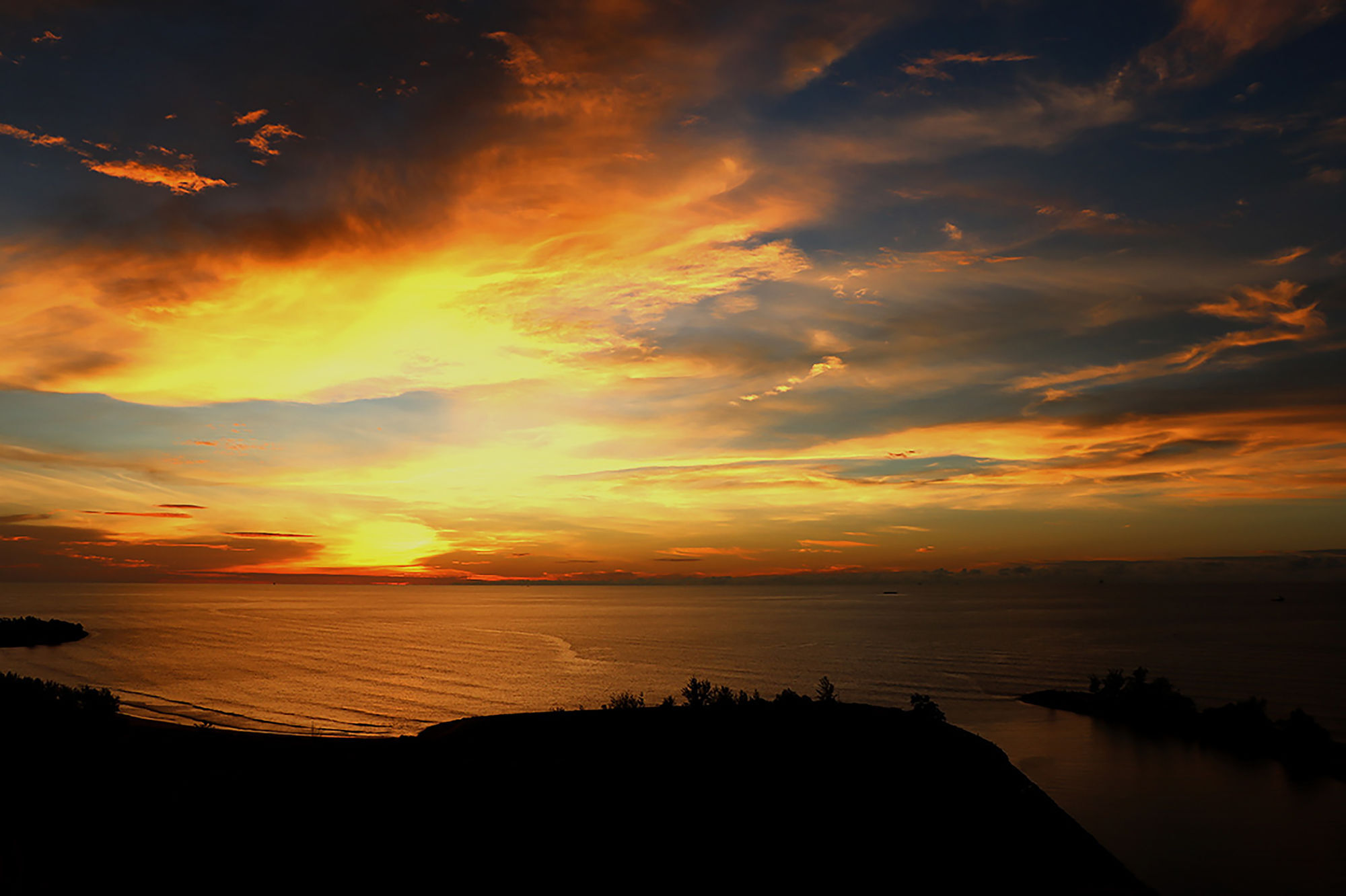 Pullman Miri Waterfront Ξενοδοχείο Εξωτερικό φωτογραφία Sunset at the Cape of Good Hope
