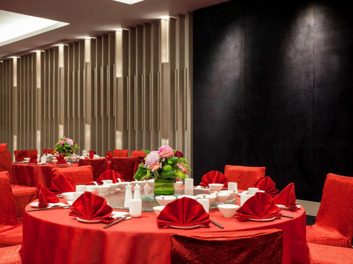 Pullman Miri Waterfront Ξενοδοχείο Εξωτερικό φωτογραφία A banquet hall in a hotel