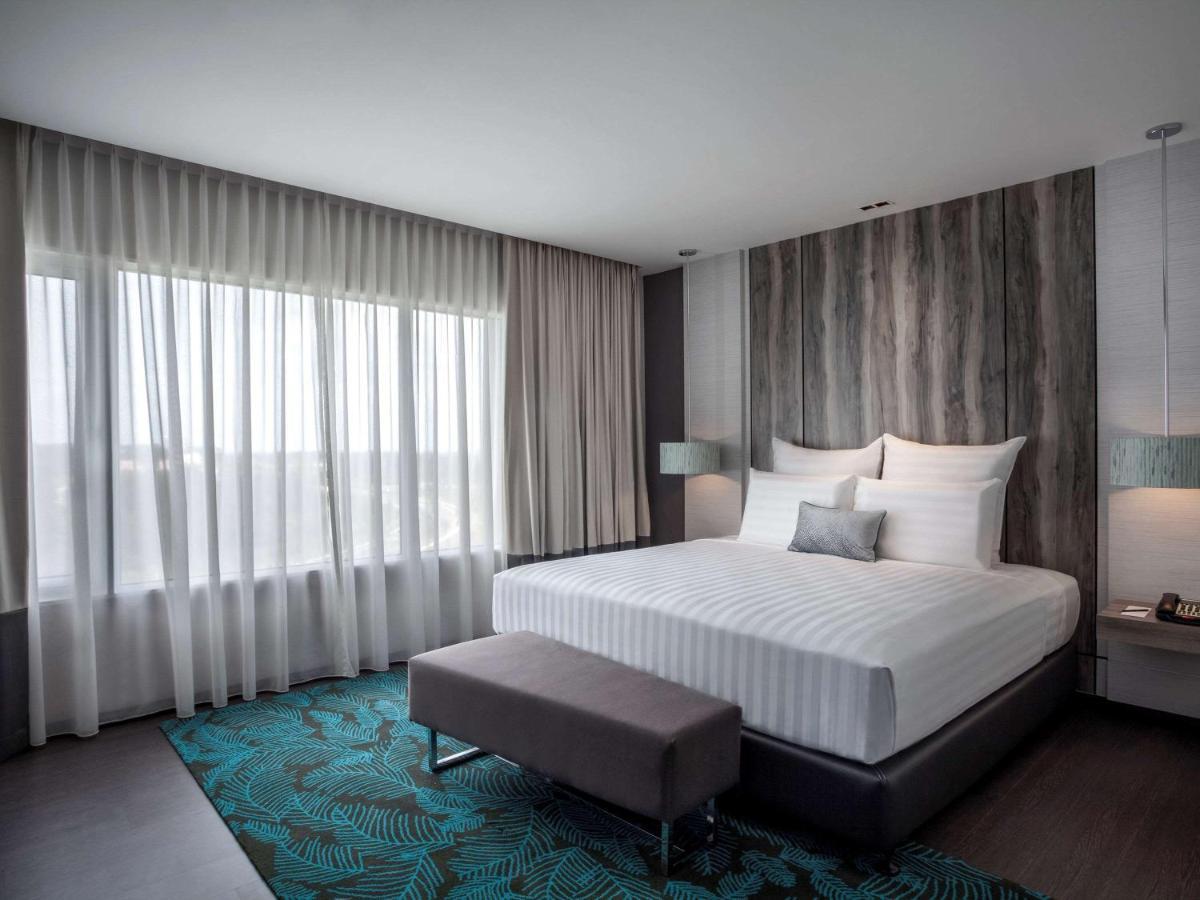 Pullman Miri Waterfront Ξενοδοχείο Εξωτερικό φωτογραφία A bedroom at the hotel